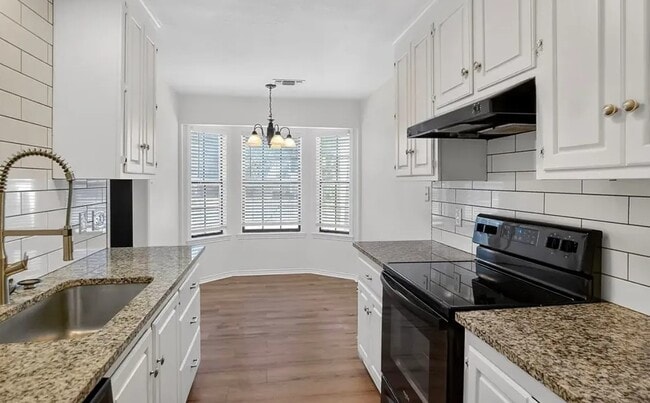 Building Photo - 3220 Preston Dr