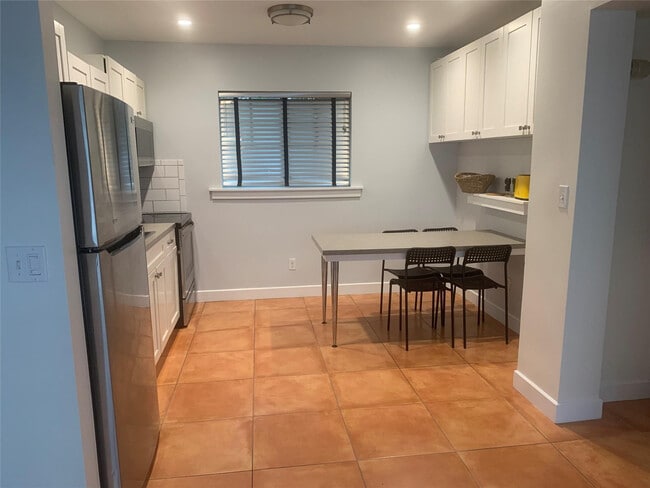 Building Photo - 907 NW 4th St