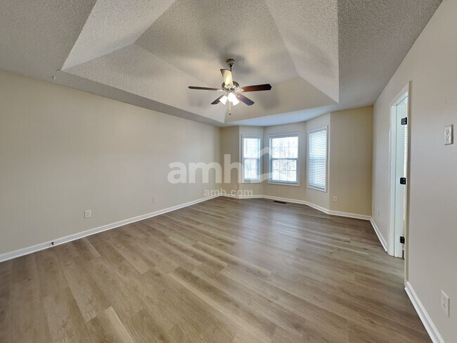 Building Photo - 1017 Queensbury Run