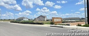 Building Photo - 1635 Knoll Rdg