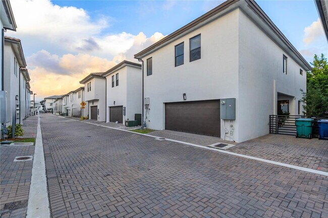 Building Photo - 4363 NW 81st Ave