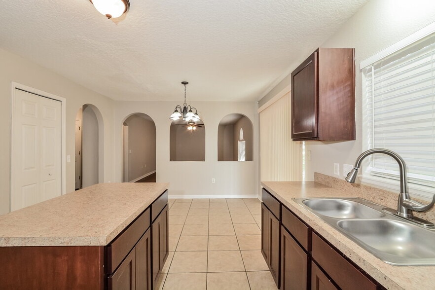 Building Photo - 2209 Nicollett Way