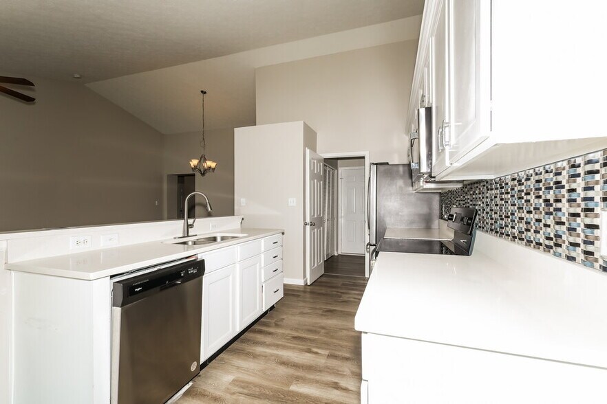 Building Photo - 4557 Walcott Dr