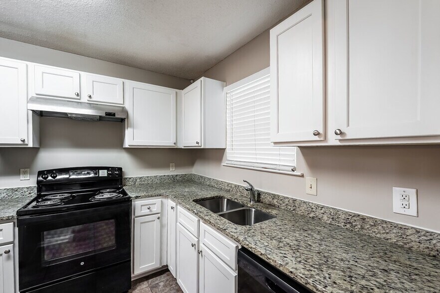 Building Photo - 5201 Willow Ridge Ln
