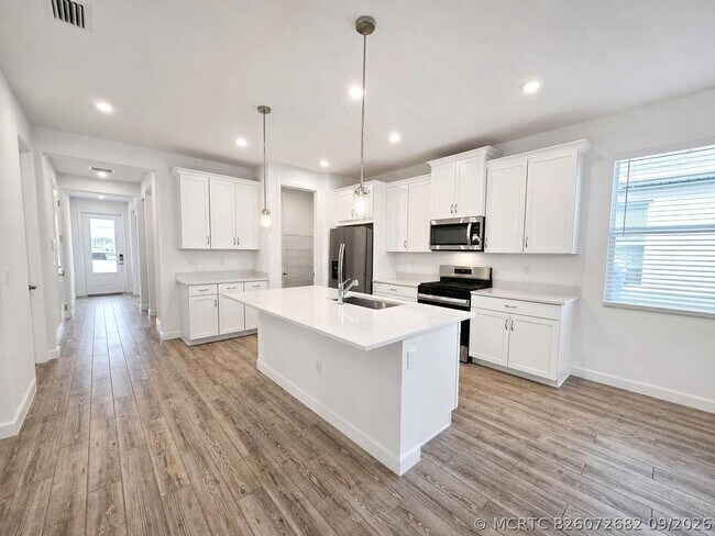 Building Photo - 9555 SW Indra Wy