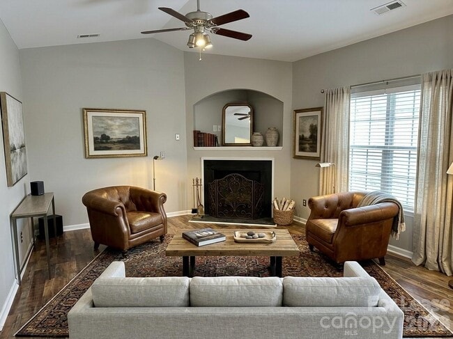 Building Photo - 8734 Arrowhead Pl Ln