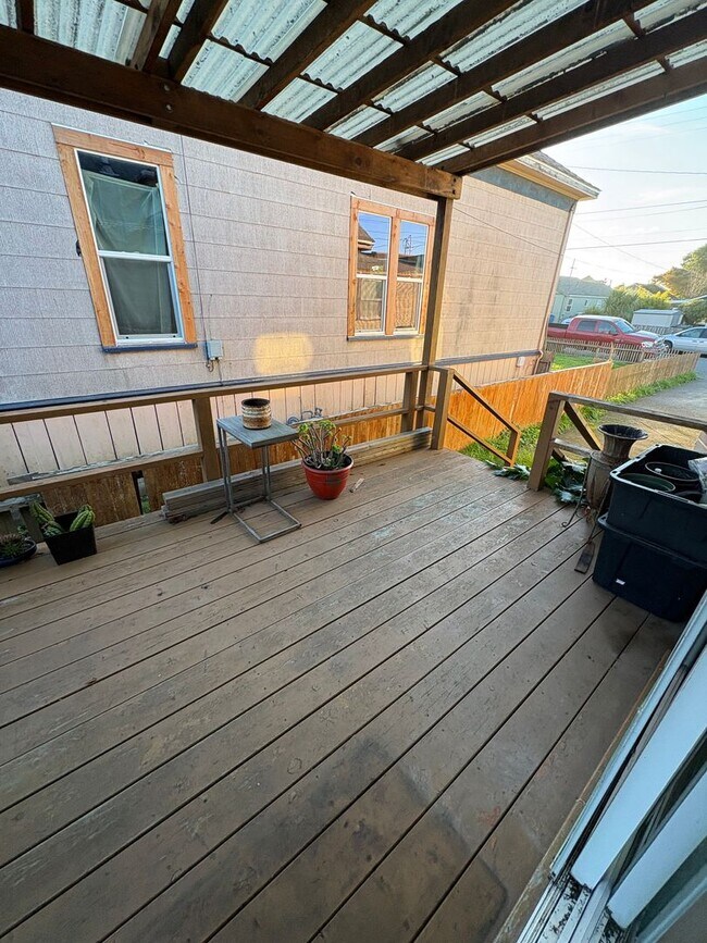 Building Photo - California St