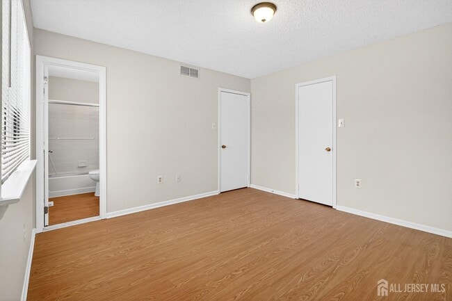 Building Photo - 70 Hampshire Dr