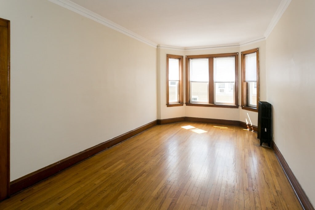 Building Photo - 4824 W Addison St