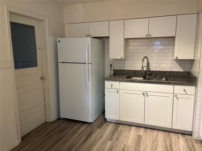 Building Photo - 1102 Sunset Point Rd