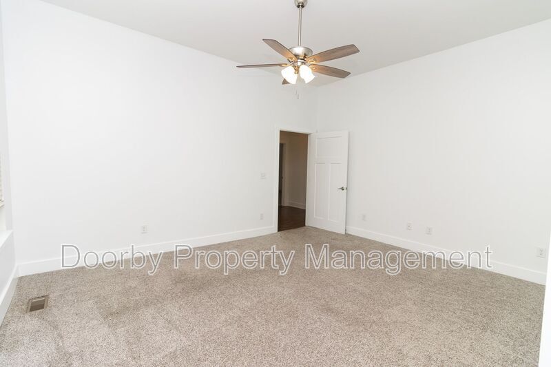 Building Photo - 2012 E 12th St