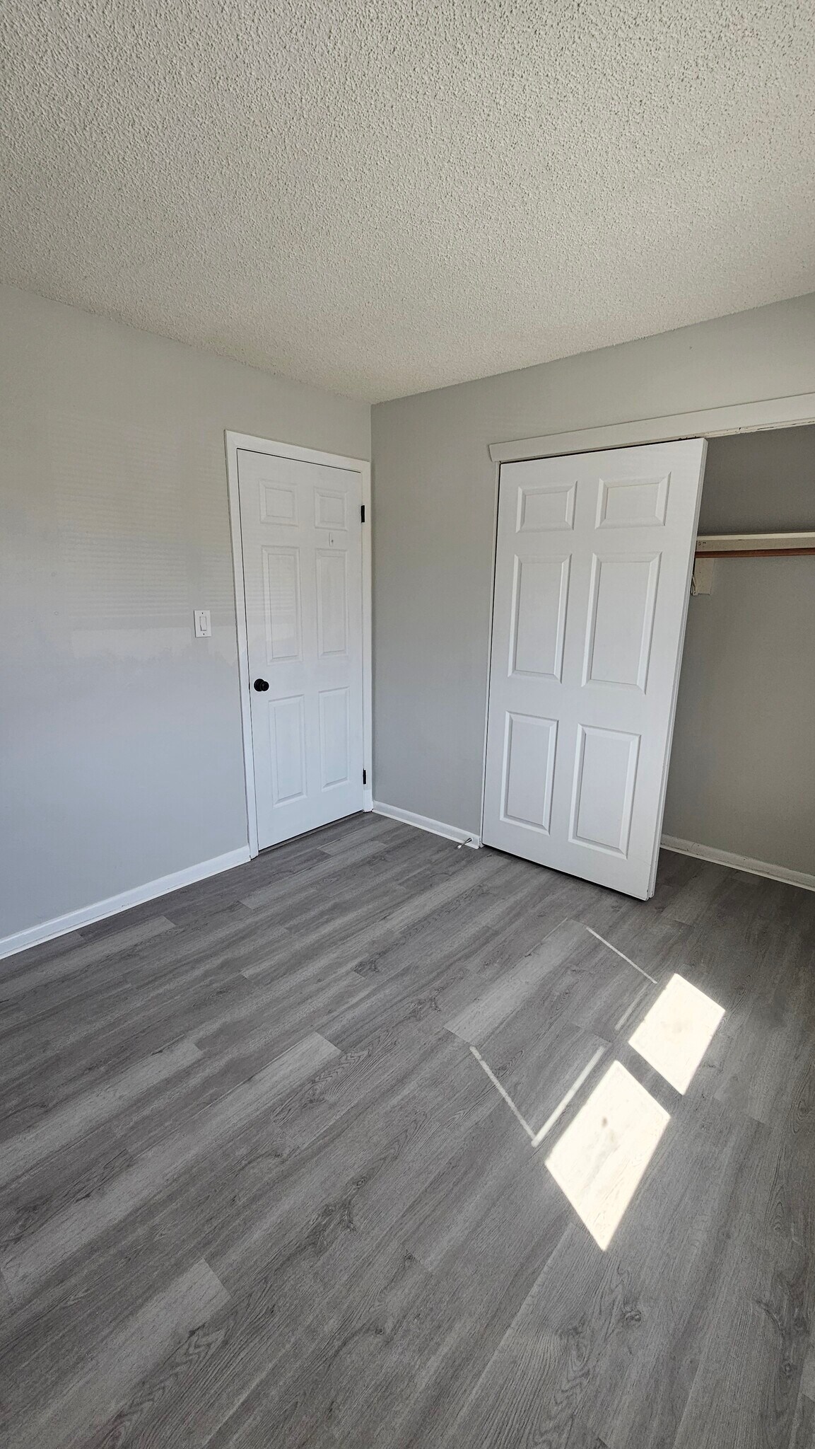 Building Photo - 2005 Ravens Crest Dr