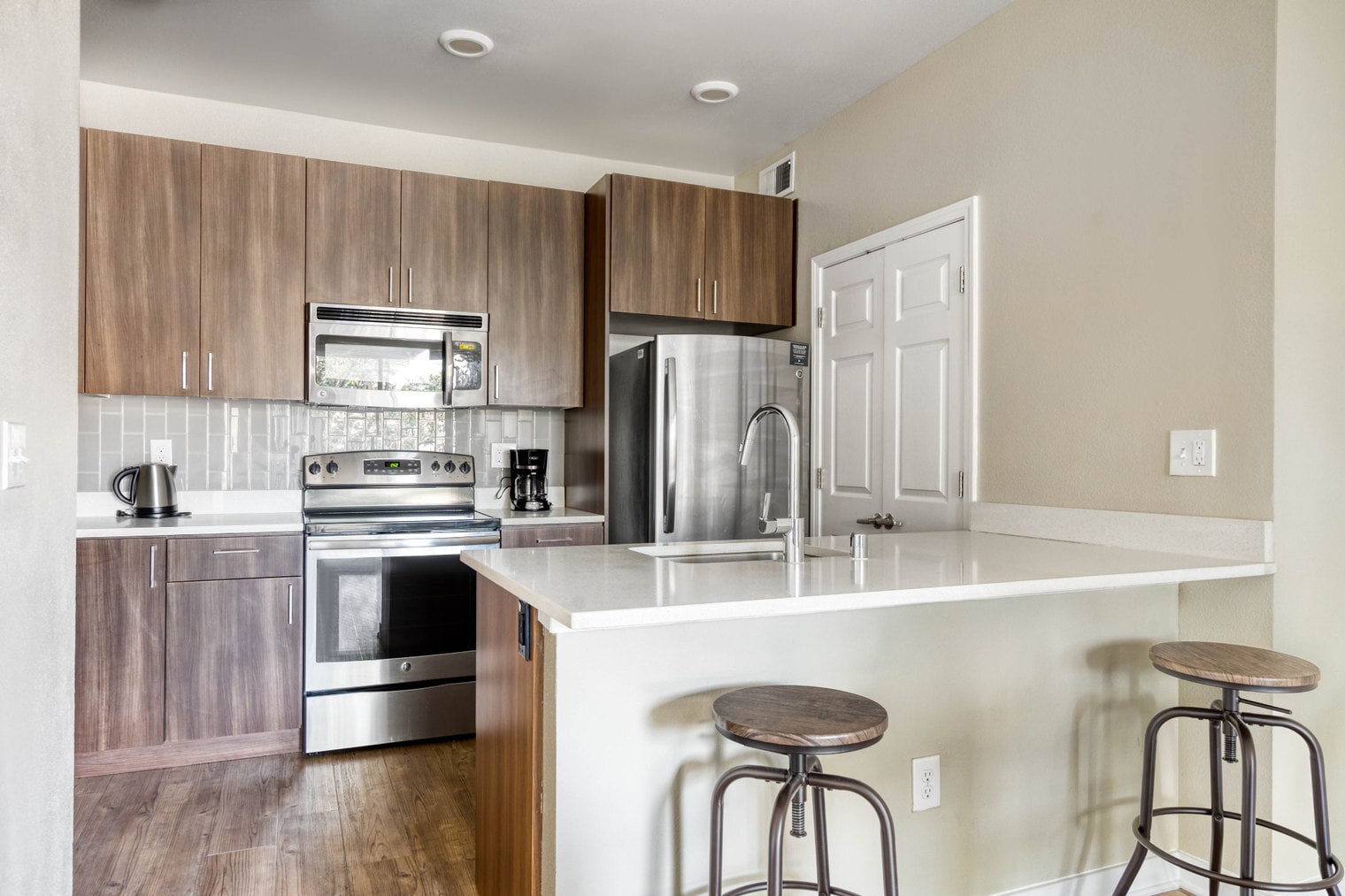 Building Photo - 121 Roble Rd