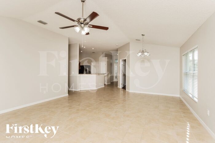 Building Photo - 2721 Stratford Pointe Dr