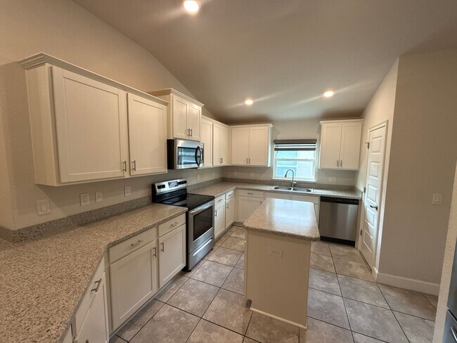 Building Photo - Truly Stunning 4-bedroom, 3-bathroom, 2 car garage in the beautiful new community of Villimar