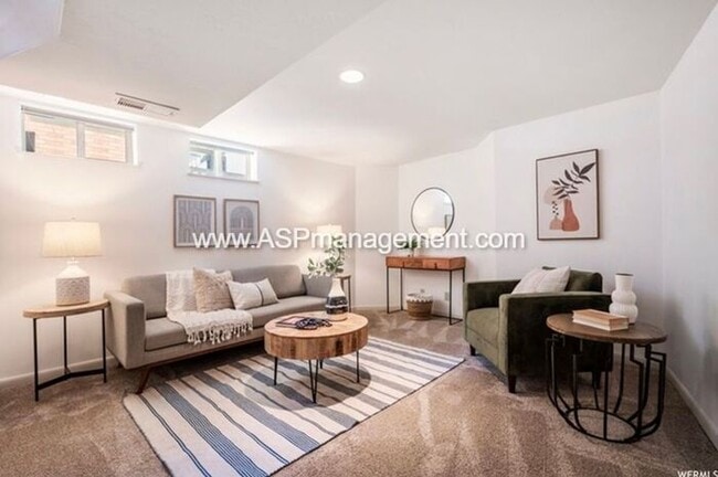 Building Photo - Harvard/Yale 3 bed 2 bath Brick home