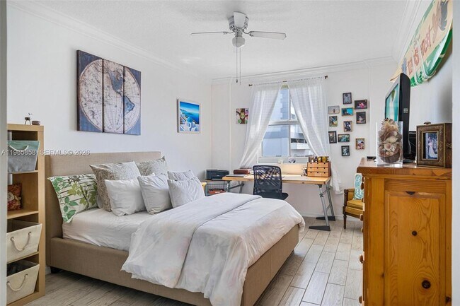 Building Photo - 9172 Collins Ave