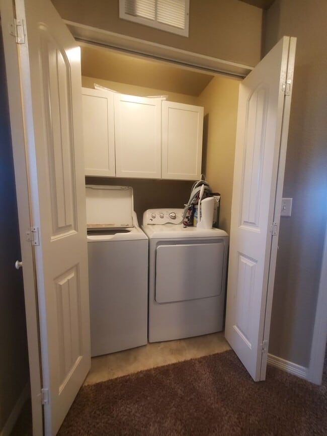 Building Photo - 3 Bedroom Home in the Ridge at Harmony Road Now Available! Great Neighborhood!