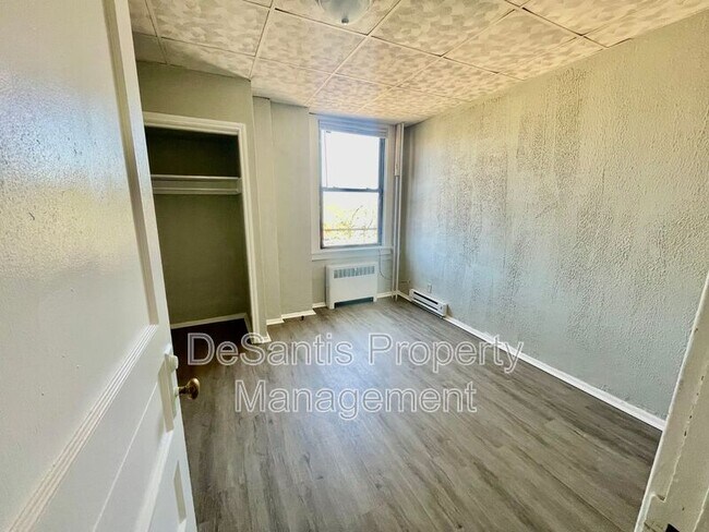 Building Photo - 810 Amity St