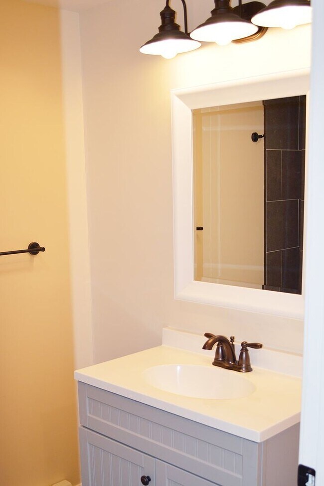 Building Photo - 214 North Ave