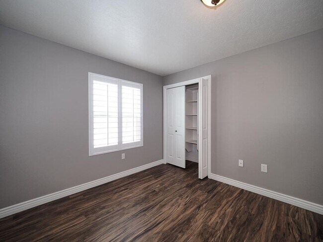 Building Photo - Beautiful Daybreak Condo