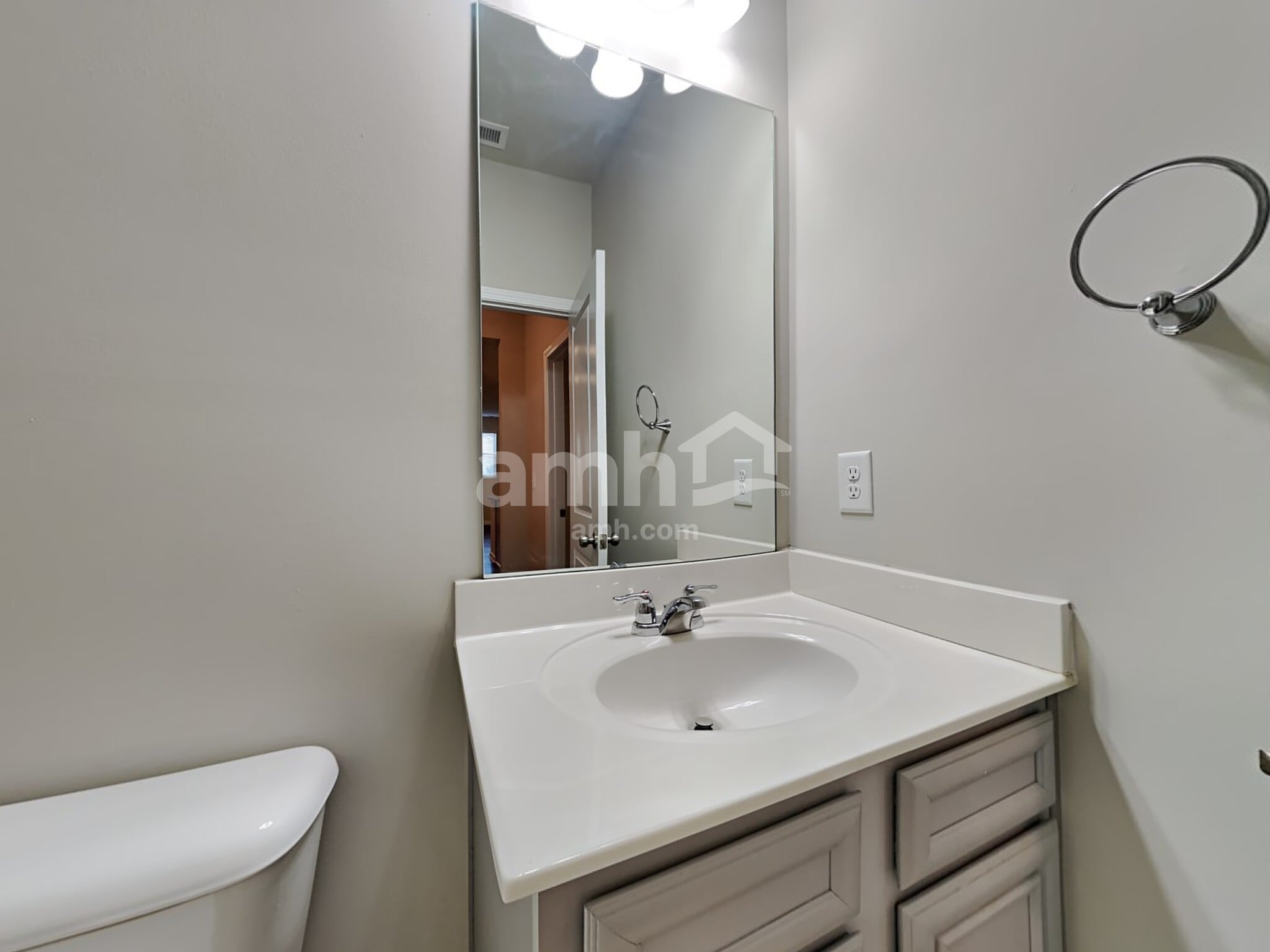 Building Photo - 235 Hickory Pointe Dr