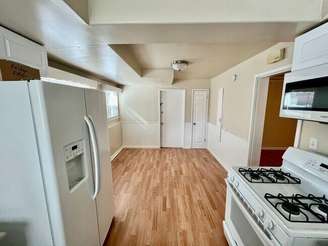 Building Photo - 2 bedroom 1 bathroom downtown Monterey apartment coming soon!