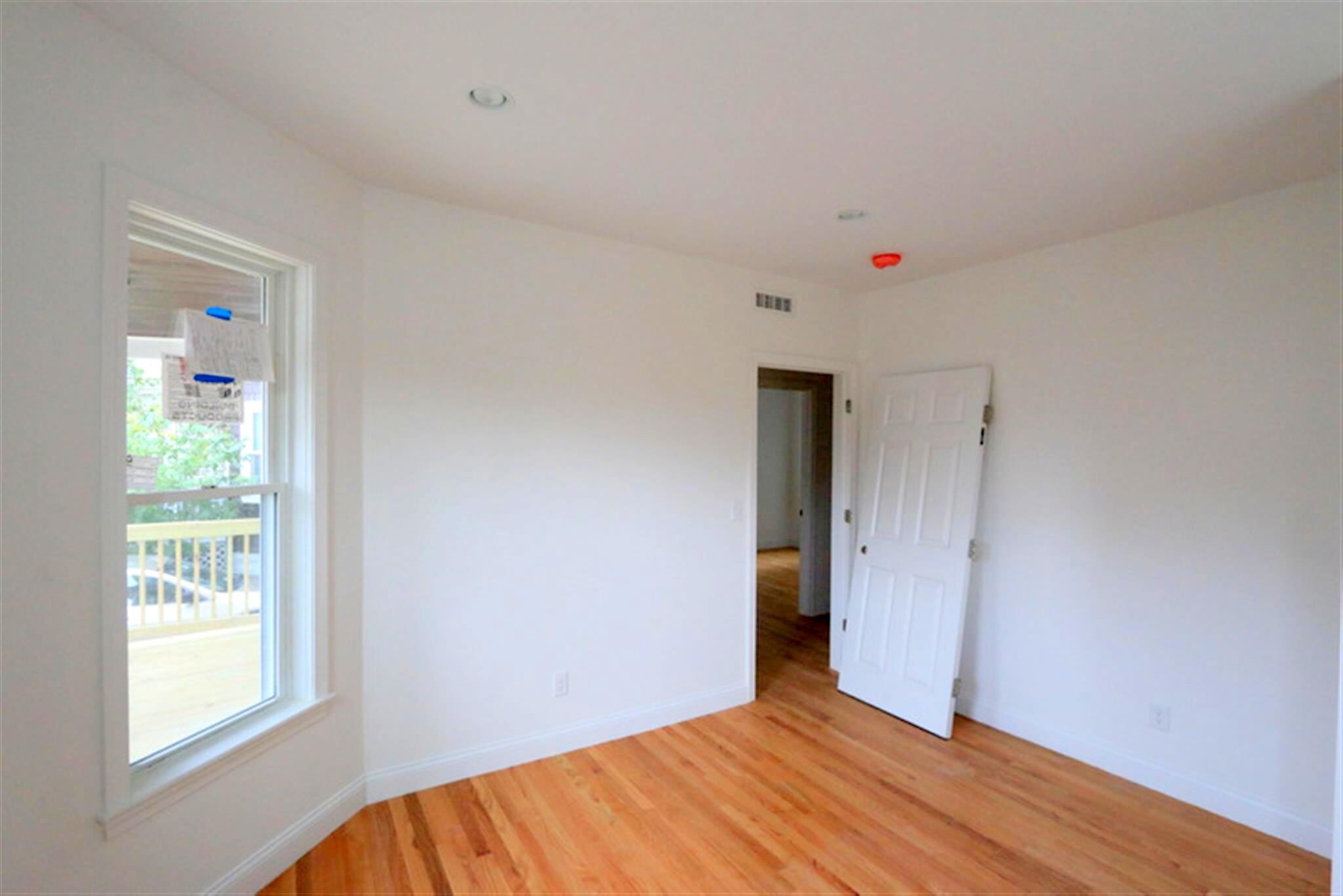 Building Photo - 25 Lewis St