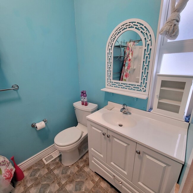 Building Photo - 403 Talbert St