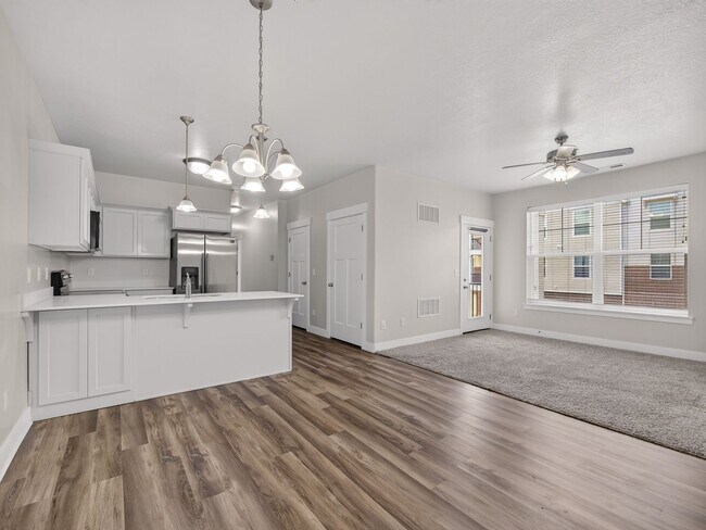 Building Photo - Spacious 3 Bed, 2 Bath Condo in The Exchange – Lehi, UT
