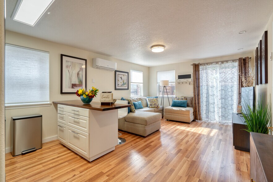 Building Photo - 1676 SE Marion St