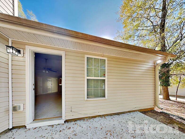 Building Photo - 294 3rd Ave