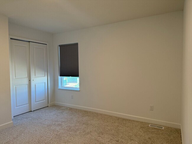 Building Photo - Stunning New Construction Home - Modern Lu...