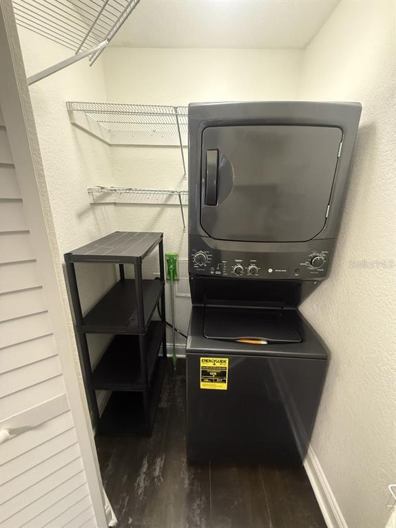 Building Photo - 320 W Lambright St