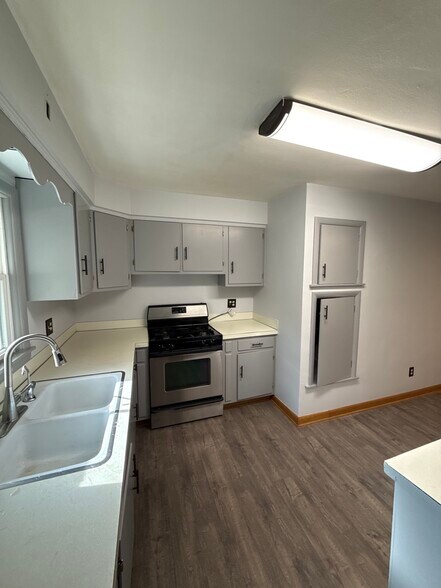Building Photo - 419 Roland Ave