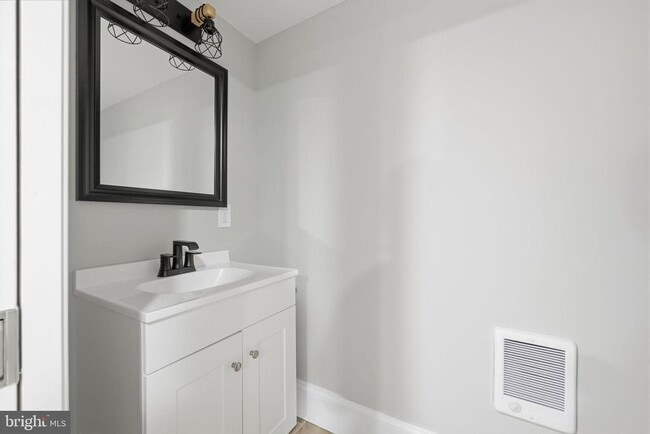 Building Photo - 4313 Teesdale St