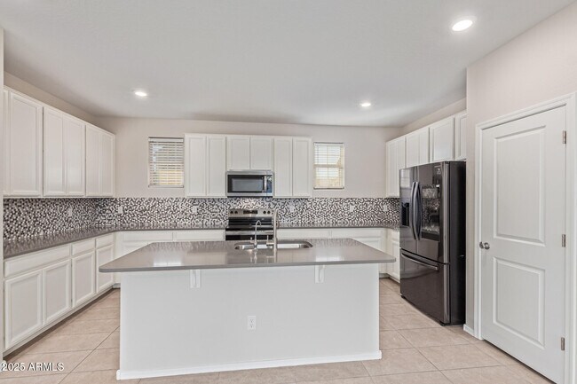 Building Photo - 16648 W Jenan Dr