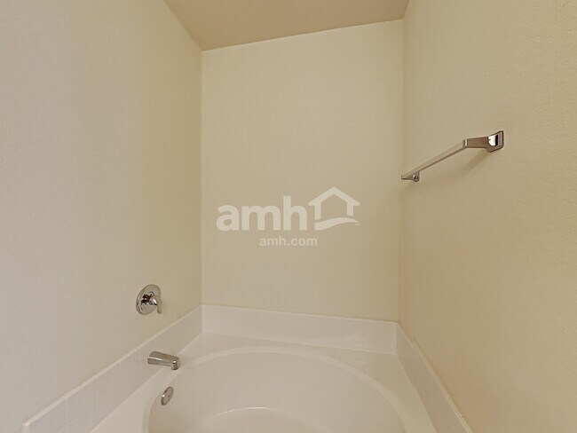 Building Photo - 7734 Watersedge Cove