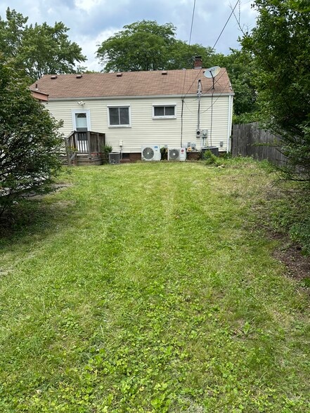 Building Photo - 29625 Rosslyn Ave