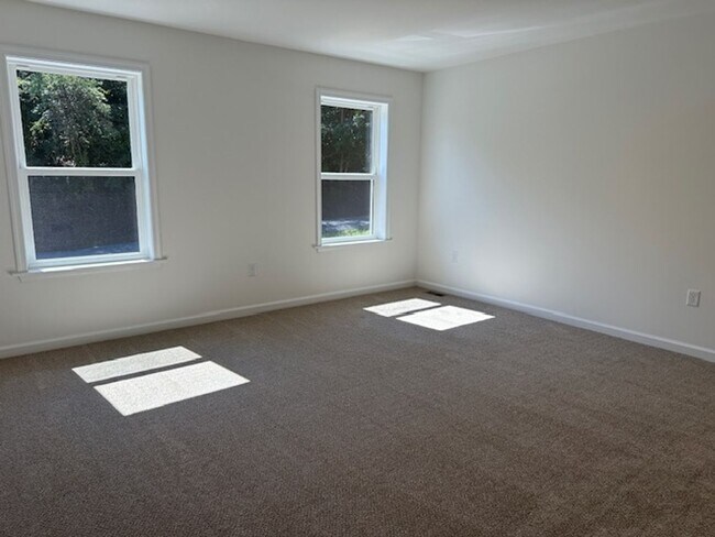Building Photo - 476 Gravel Hill Rd