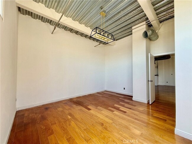 Building Photo - 312 W 5th St