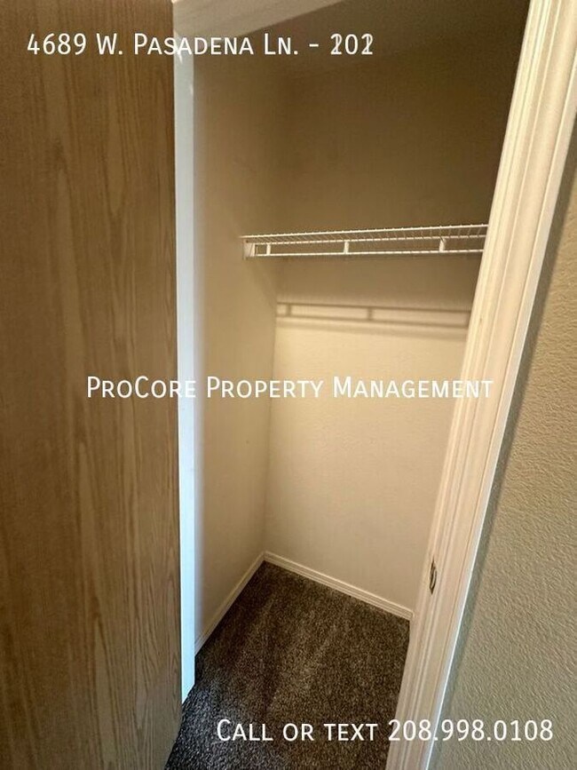 Building Photo - 2 Bedrooms, 2 Baths Ground Floor Unit in D...