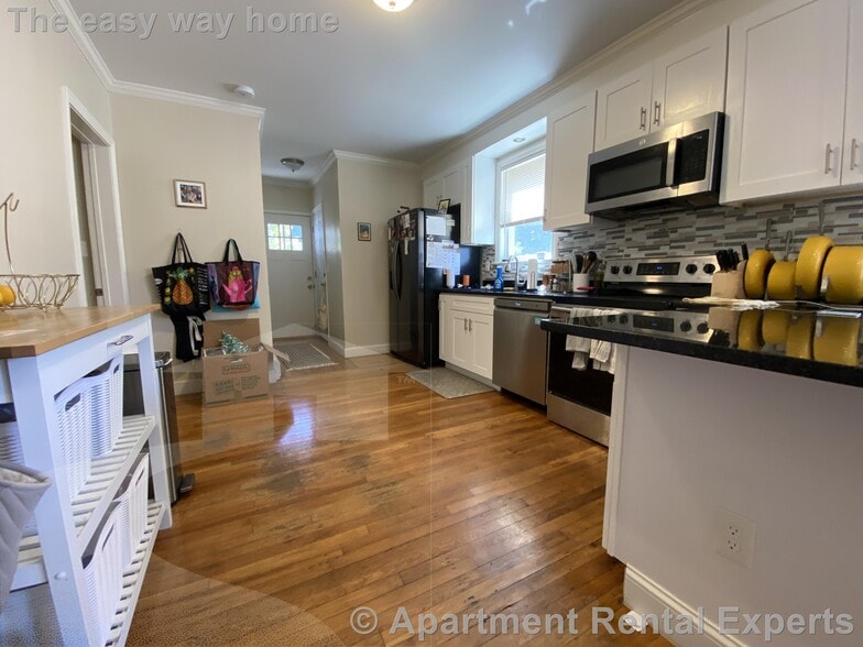 Building Photo - 22 Rice St