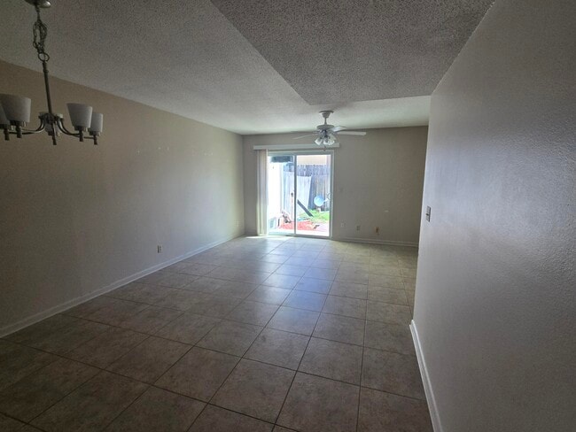 Building Photo - 206 Ann Cir