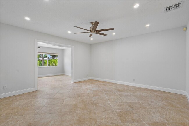 Building Photo - 5206 Cleveland St