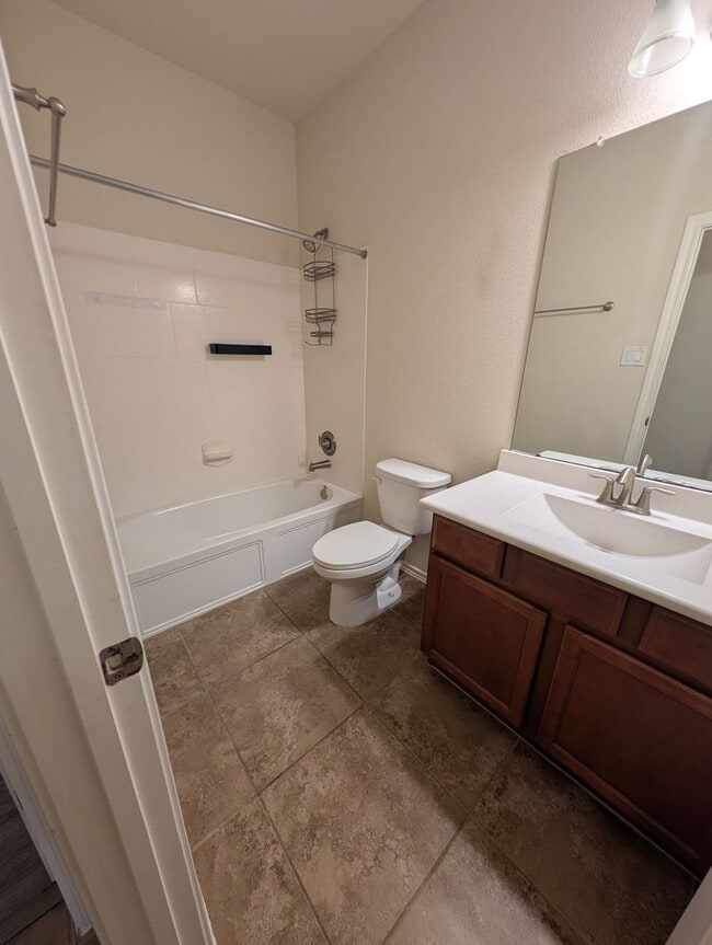 Building Photo - 3BR w/ Solar Near Villages of Northpointe West