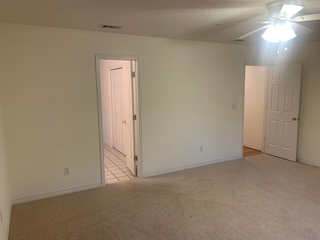 Building Photo - 343 Ruckel Dr