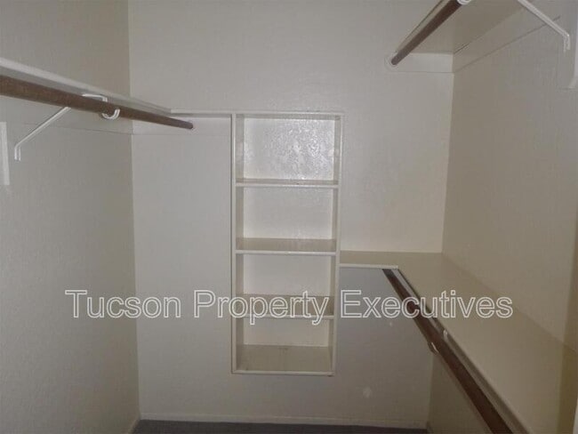 Building Photo - 9472 N Albatross Dr