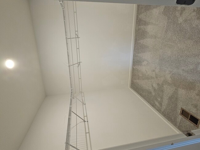 Building Photo - 165 Waverly Ct