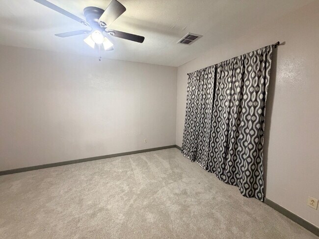 Building Photo - "Charming 2-Bedroom Retreat with Spacious 1411 sq. ft. Layout on Baylor Street, Lubbock!"